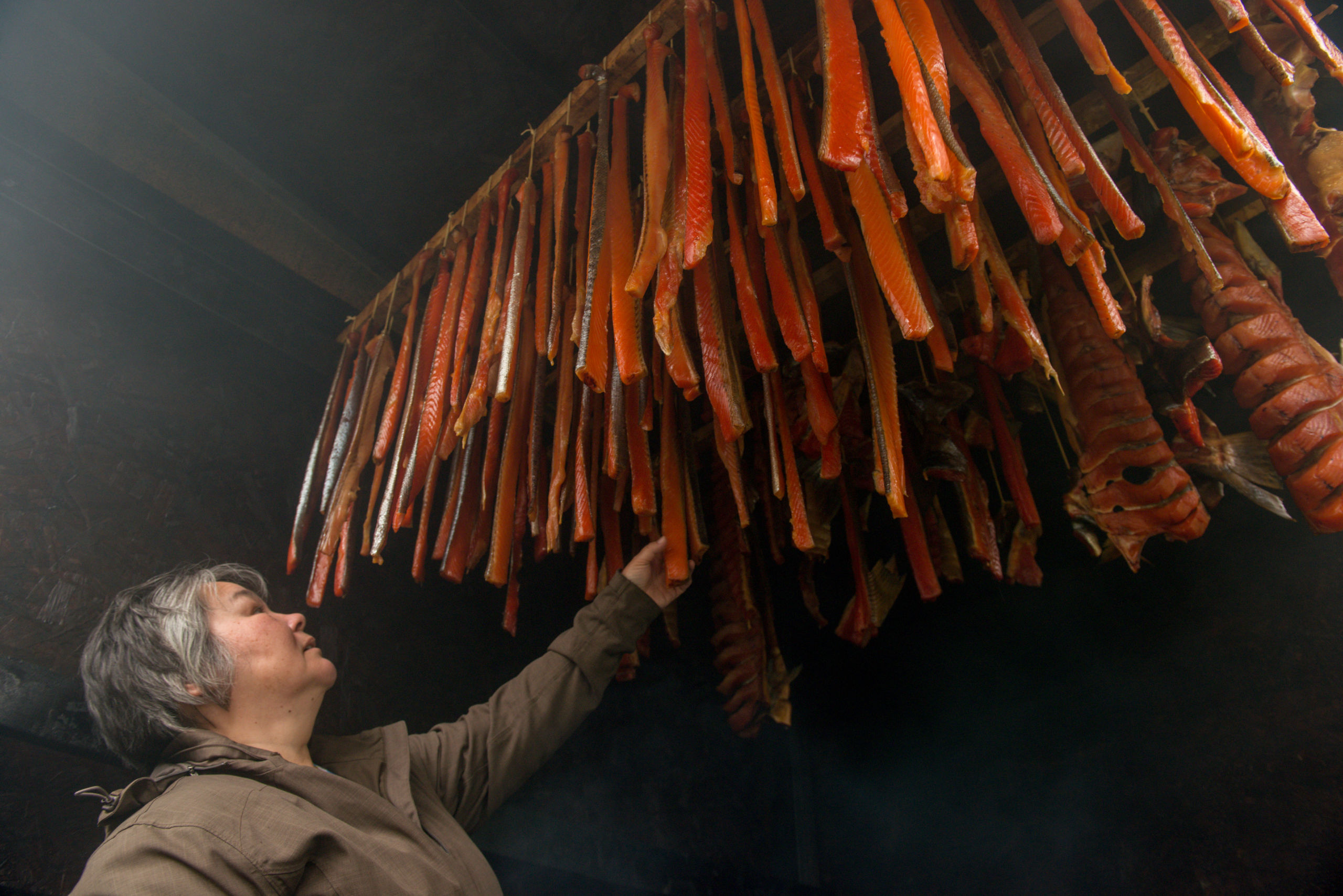 Fisheries - Smoking slamon, Alaska, USA © Paul Colangelo _ WWF-US