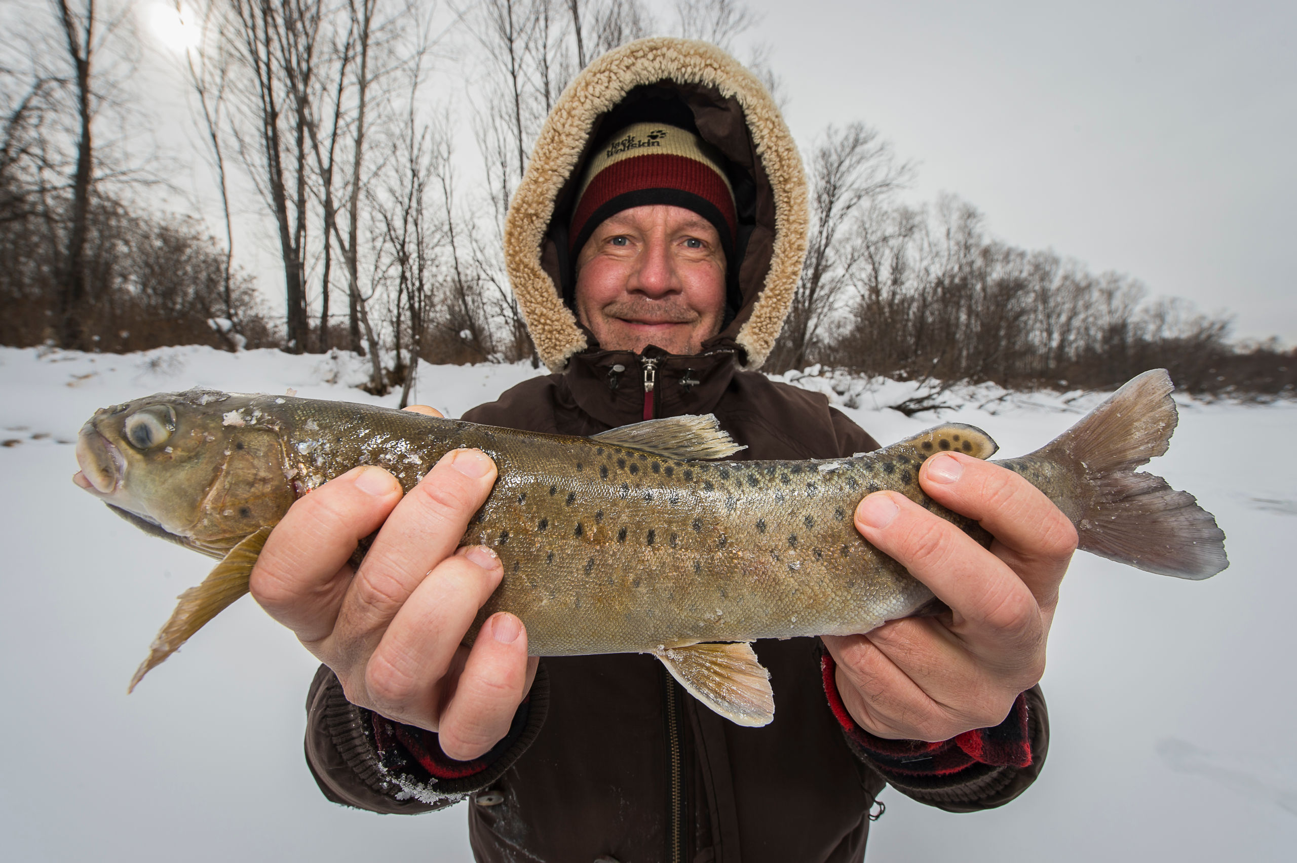 Recreational fishing - Happy angler on Amur river, Russia © Ola Jennersten _ WWF-Sweden